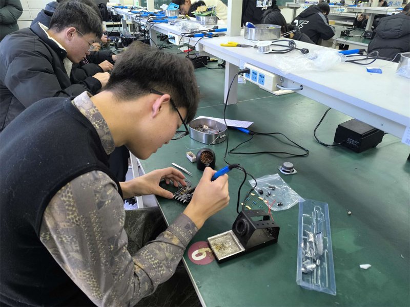 在当今的科技时代,电子技术开发成为了推动社会进步的关键力量。今天我们就来探讨一下电子技术研发中的常见问题与解决之道。